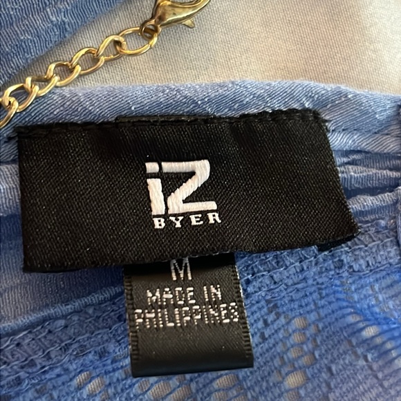 IZ Byer top with necklace - Picture 2 of 11